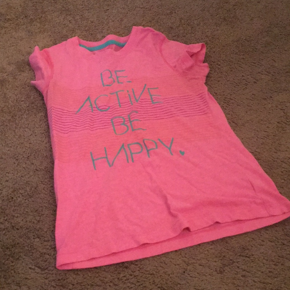 i am selling this shirt .